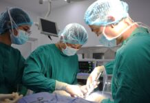 Phẫu thuật thành công cho bệnh nhân 24 tuổi mắc ung thư tuyến giáp