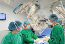 Chàng trai mang nhiễm sắc thể của nam lẫn nữ 46,XX/46,XY vẫn thành công có phôi nhờ vi phẫu thuật “bắt” tinh trùng