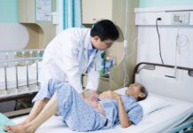 Phẫu thuật laser bóc u tuyến tiền liệt nặng 120g: Cụ ông 95 tuổi thoát khỏi nỗi ám ảnh bí tiểu nhiều năm